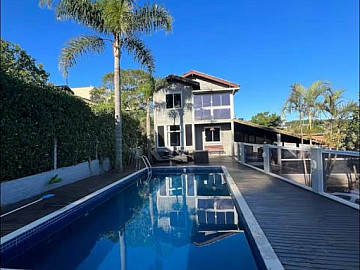 Casa com Piscina para Temporada na Praia do Rosa